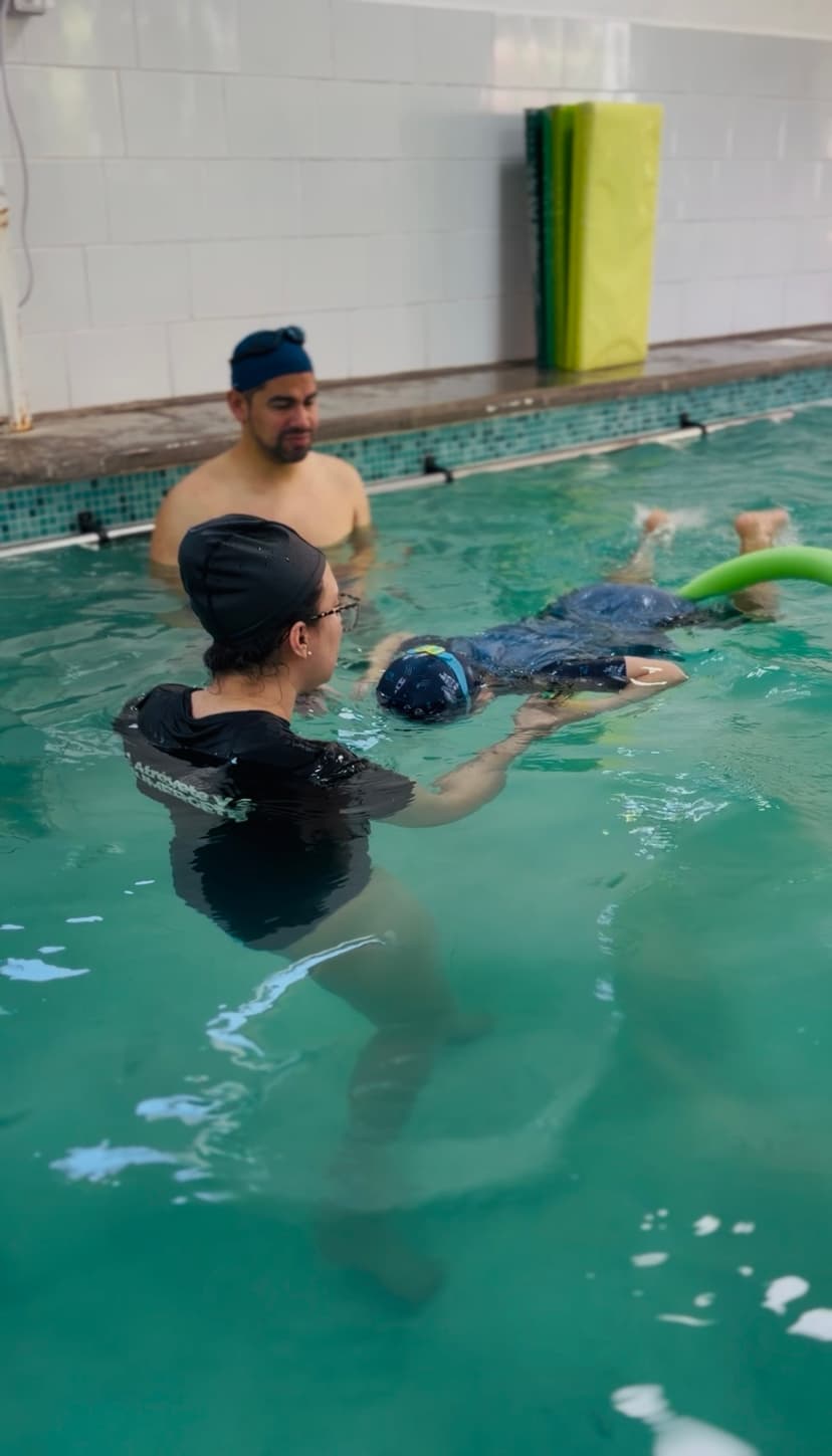 NATACIÓN NIÑOS/AS CON AUTISMO